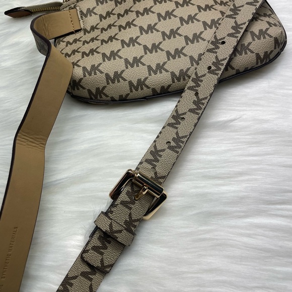Michael Kors belt bag - Picture 7 of 12
